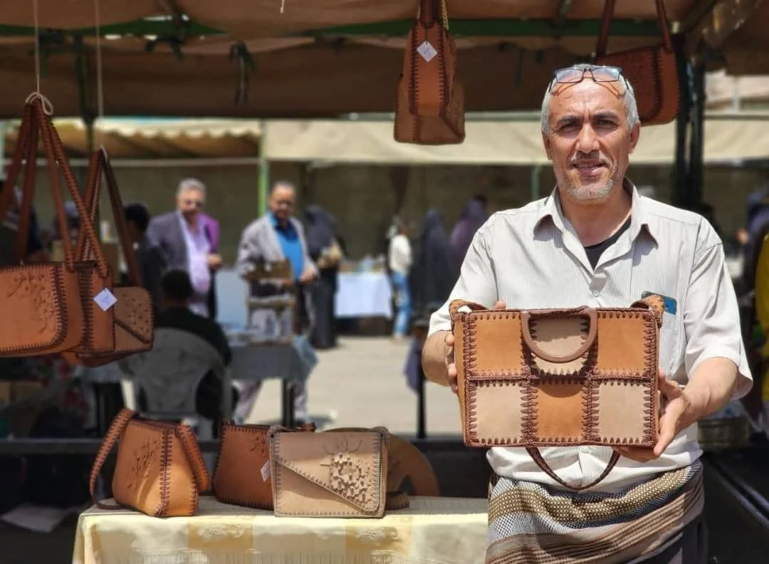 أعجبتكم الشنطة .. لكن هل تعرفون ماذا وراء كل حبكة فيها؟